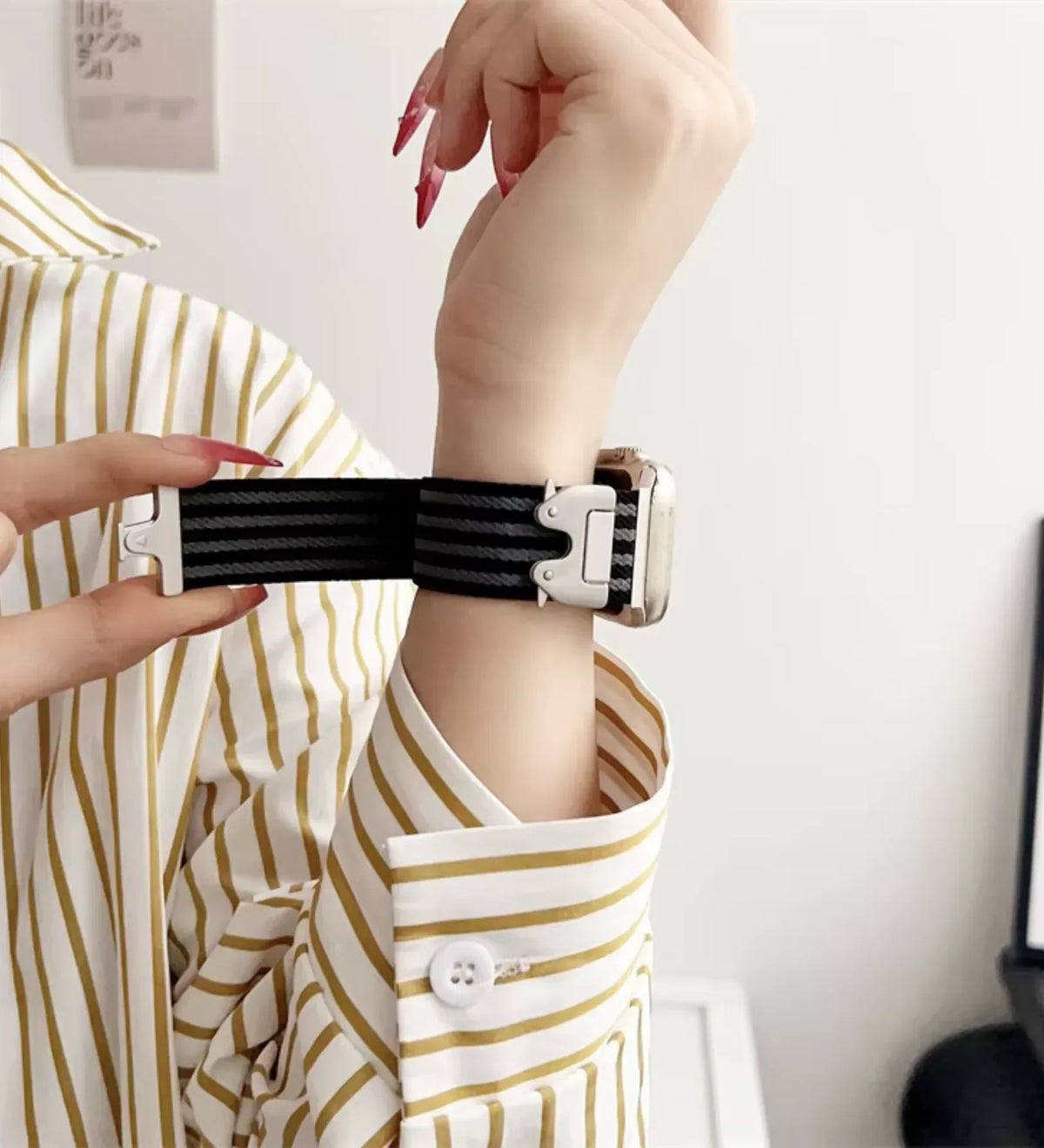 Parachute-Buckle Striped Nylon Apple Watch Band – Black